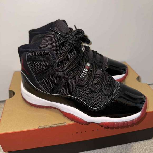 Jordan Retro 11 - Picture 2 of 5